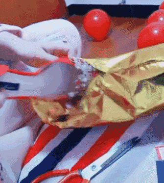 这两天刷抖音,简直深受伴娘们藏婚鞋妙招的启发!