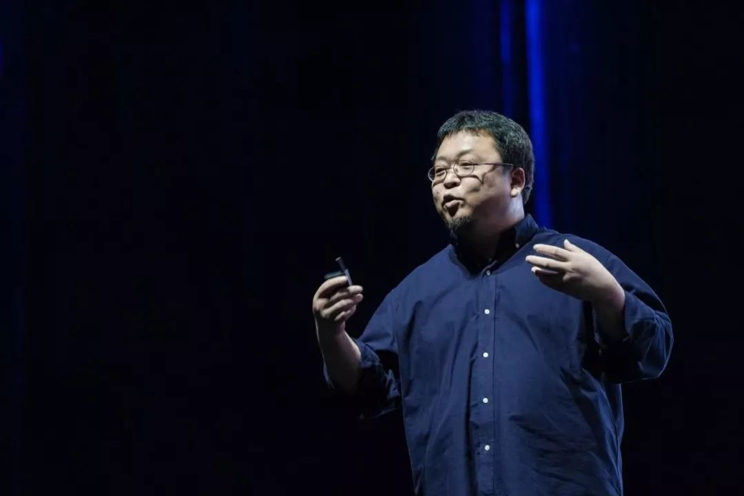 不卖手机卖拉杆箱，除了活着，罗永浩还能做啥?