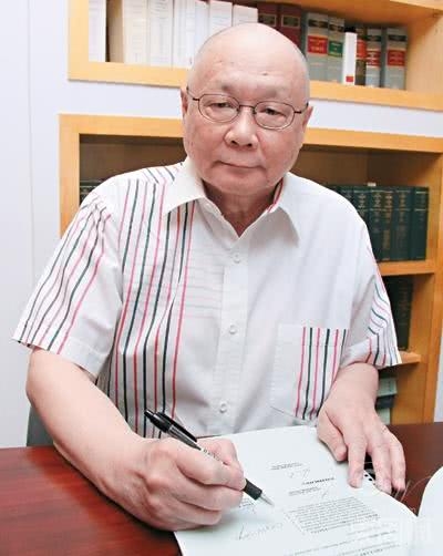 蓝洁瑛昔日熟人出面闹事，82岁的律师自称是她最后一任男友！