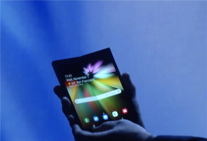 双屏幕还可折叠?三星展示自家面向未来的手机
