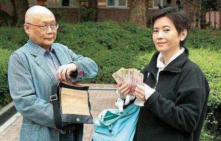 蓝洁瑛昔日熟人出面闹事，82岁的律师自称是她最后一任男友！