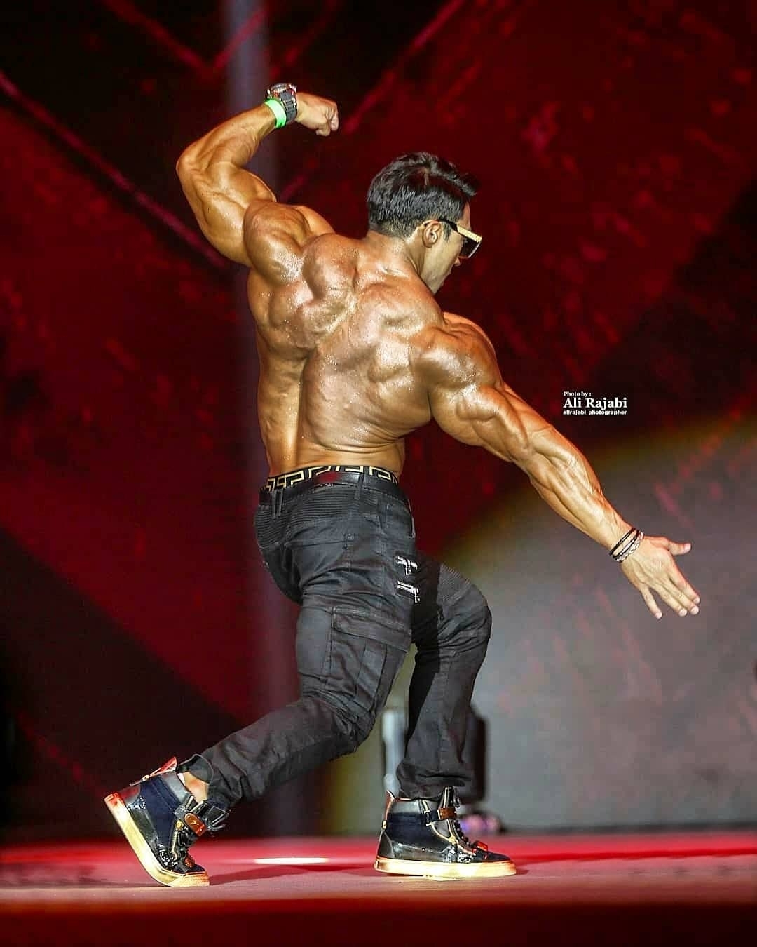 想要锻炼背肌?那你要从这些基础动作开始练起