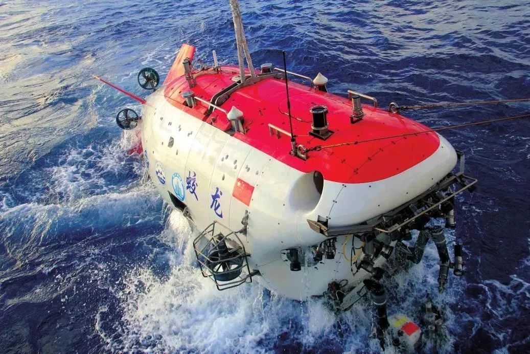 蛟龙号7000米海试中与母船失联1小时，漆黑的海底究竟发生了什么