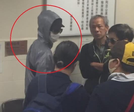 蓝洁瑛昔日熟人出面闹事，82岁的律师自称是她最后一任男友！