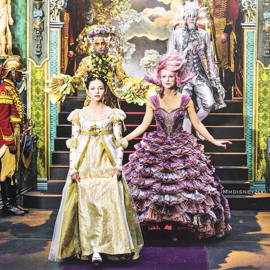 胡桃夹子丨就冲着这几条裙子,我看完了一部这么幼稚的电影