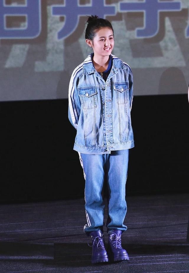 张子枫早就该穿高跟鞋了,17岁美成了大人样!