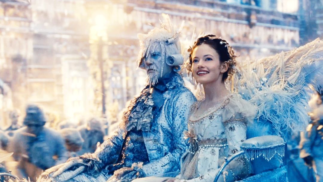 胡桃夹子丨就冲着这几条裙子,我看完了一部这么幼稚的电影