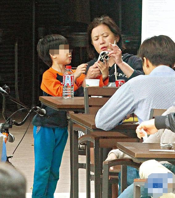 蓝洁瑛的最后时光：常到茶餐厅呆坐1天 偶尔欠几元钱