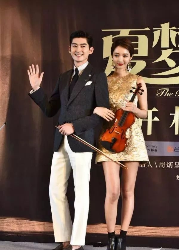 鼻子歪了，脸也僵了，演不了偶像剧，把自己整糊了？