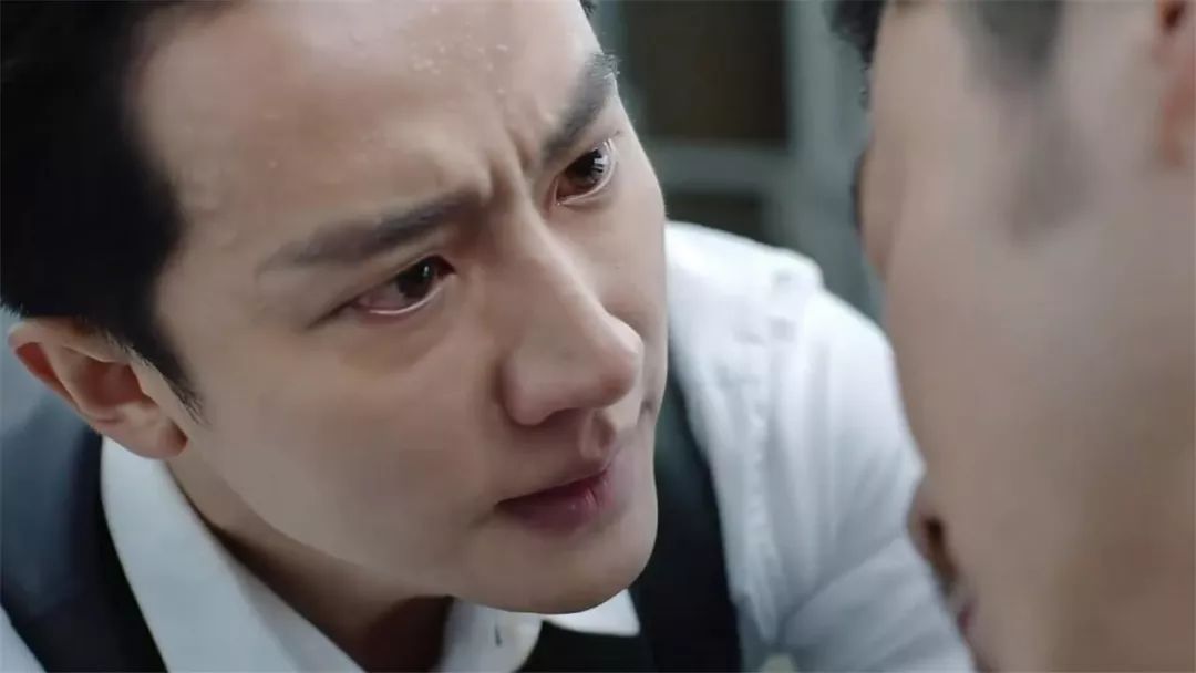 【独家对话黄轩】被赞“大长腿” 黄轩:腿就是正常比例,但手是真的小了一点