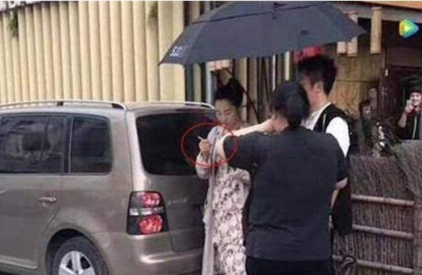 被吐槽发胖变丑之后，白百何现身医疗美容科，疑为复出做准备！