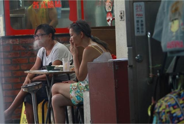 蓝洁瑛的最后时光：常到茶餐厅呆坐1天 偶尔欠几元钱