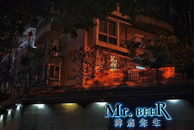 晚10点，桐梓林南路