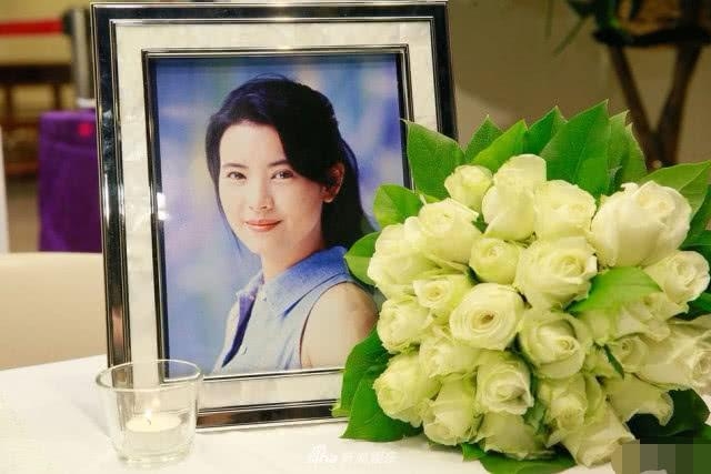 蓝洁瑛的最后时光：常到茶餐厅呆坐1天 偶尔欠几元钱