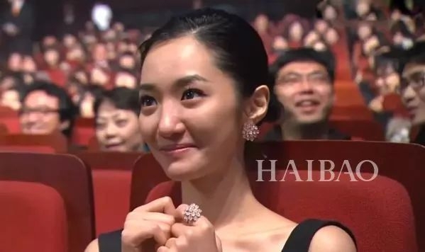鼻子歪了，脸也僵了，演不了偶像剧，把自己整糊了？