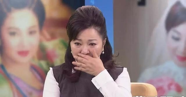 台湾女星白冰冰因大量流鼻血紧急就医，血水从眼睛涌出来吓坏她！