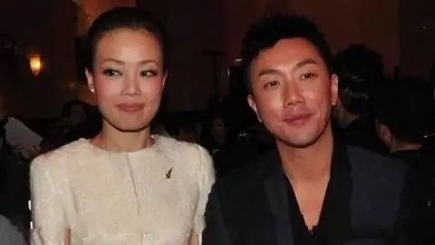 她单方公布恋情了！男友圈内人，怕掉光粉，不肯露面！