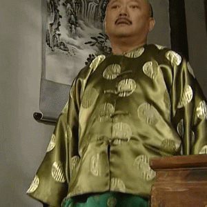 工资只有300块的艺人，把LV当睡衣，用爱马仕盒子装遥控器
