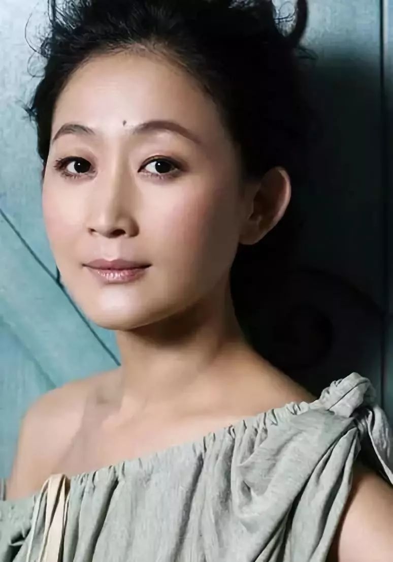 今年百花奖影后未到场却得奖，她竟然是什么来头？