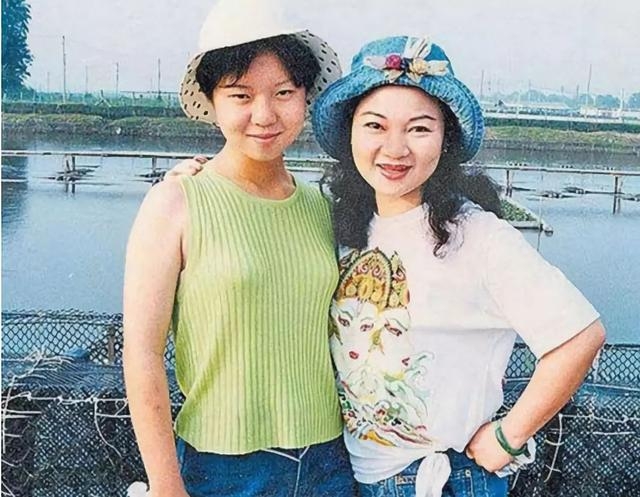 台湾女星白冰冰因大量流鼻血紧急就医，血水从眼睛涌出来吓坏她！