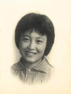 被渣男抛弃,带孩子流落街头,现在一碗饺子让她赚到50亿