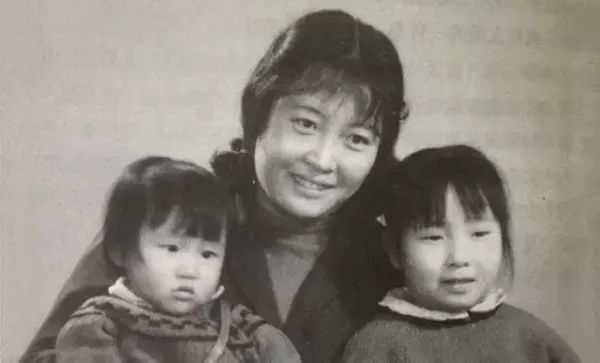 被渣男抛弃,带孩子流落街头,现在一碗饺子让她赚到50亿