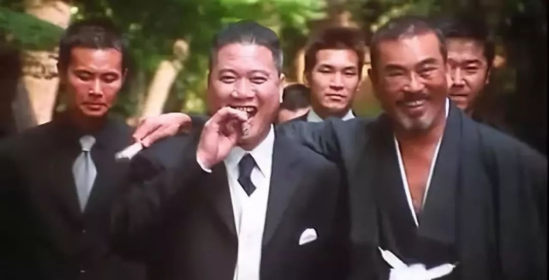 分手又复合！相差54岁大搞爷孙恋？竟然还生出孩子