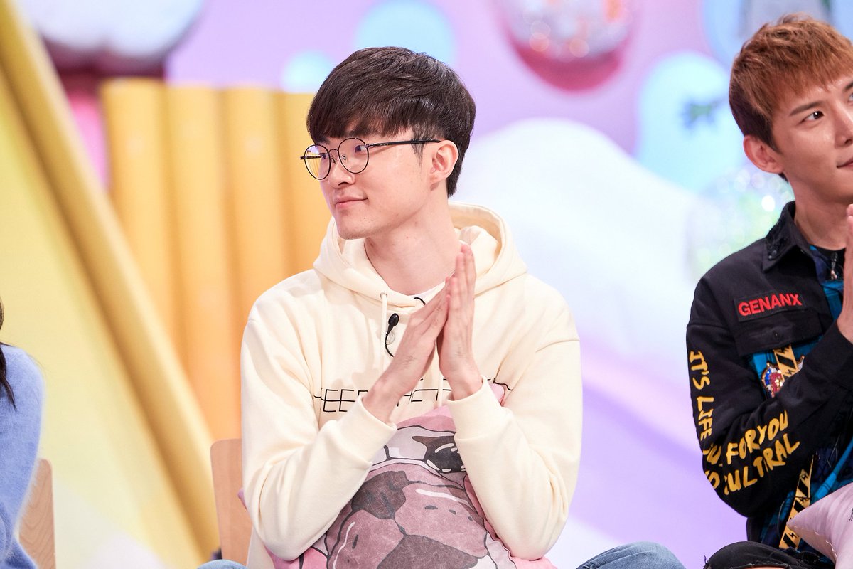 李哥和心爱女团同台 Faker受邀参加KBS节目《你好》