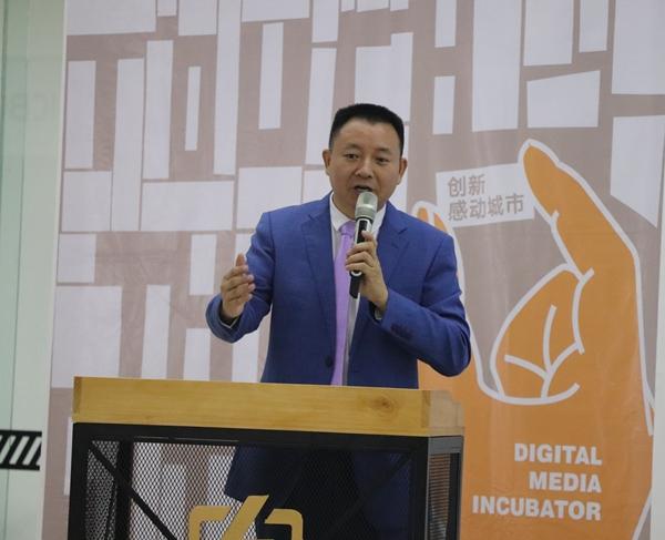 会上,协会会长谢立兴详细介绍了本次大会的背景,主题,大会的"1 1 1 1