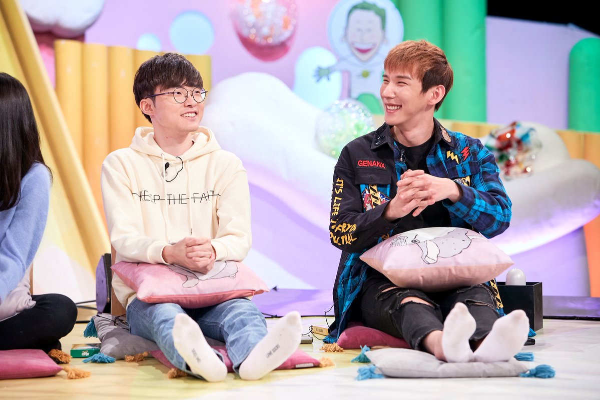 李哥和心爱女团同台 Faker受邀参加KBS节目《你好》