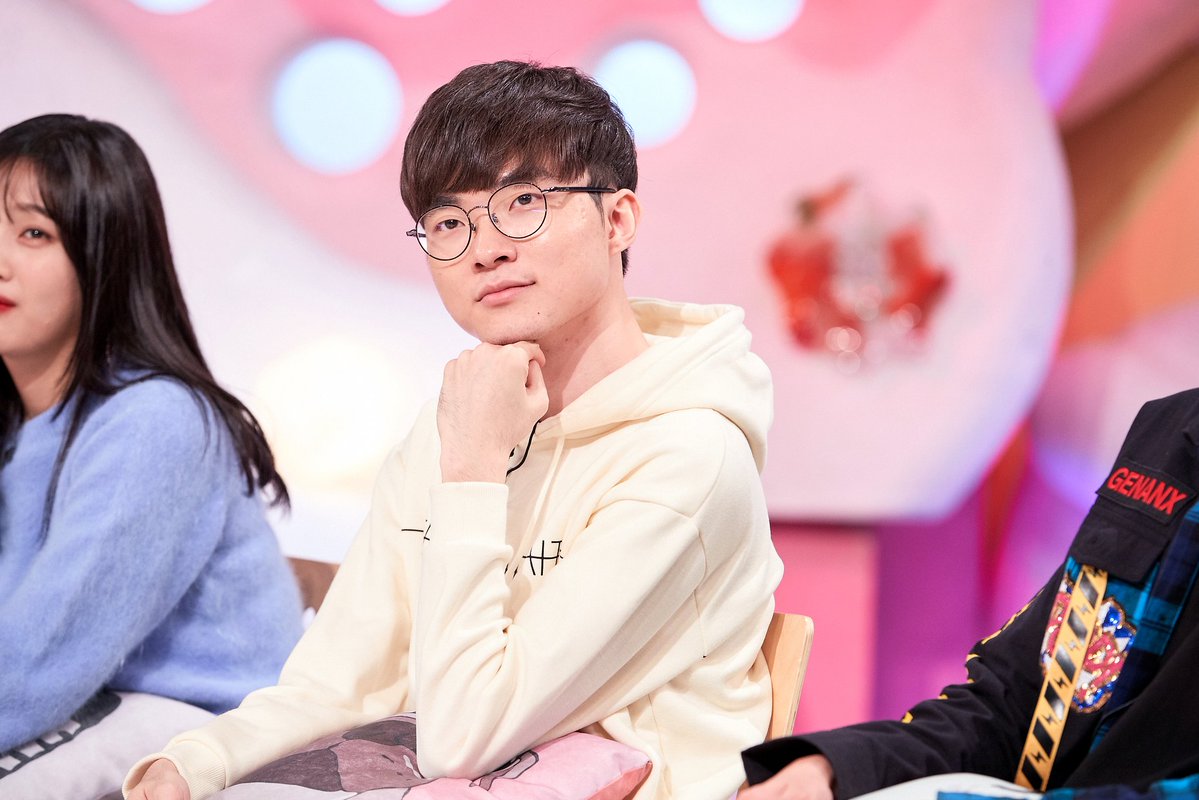 李哥和心爱女团同台 受邀参加KBS节目