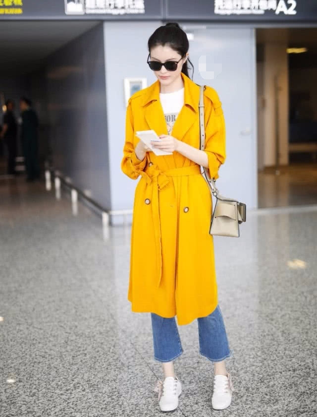 三大国模都在pick的颜色,温暖又优雅,但奚梦瑶