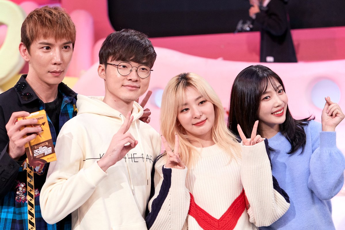 李哥和心爱女团同台 Faker受邀参加KBS节目《你好》