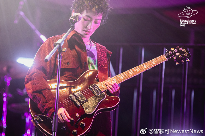 快女曾轶可上台演出，整张脸变化大得所有人都认不出！