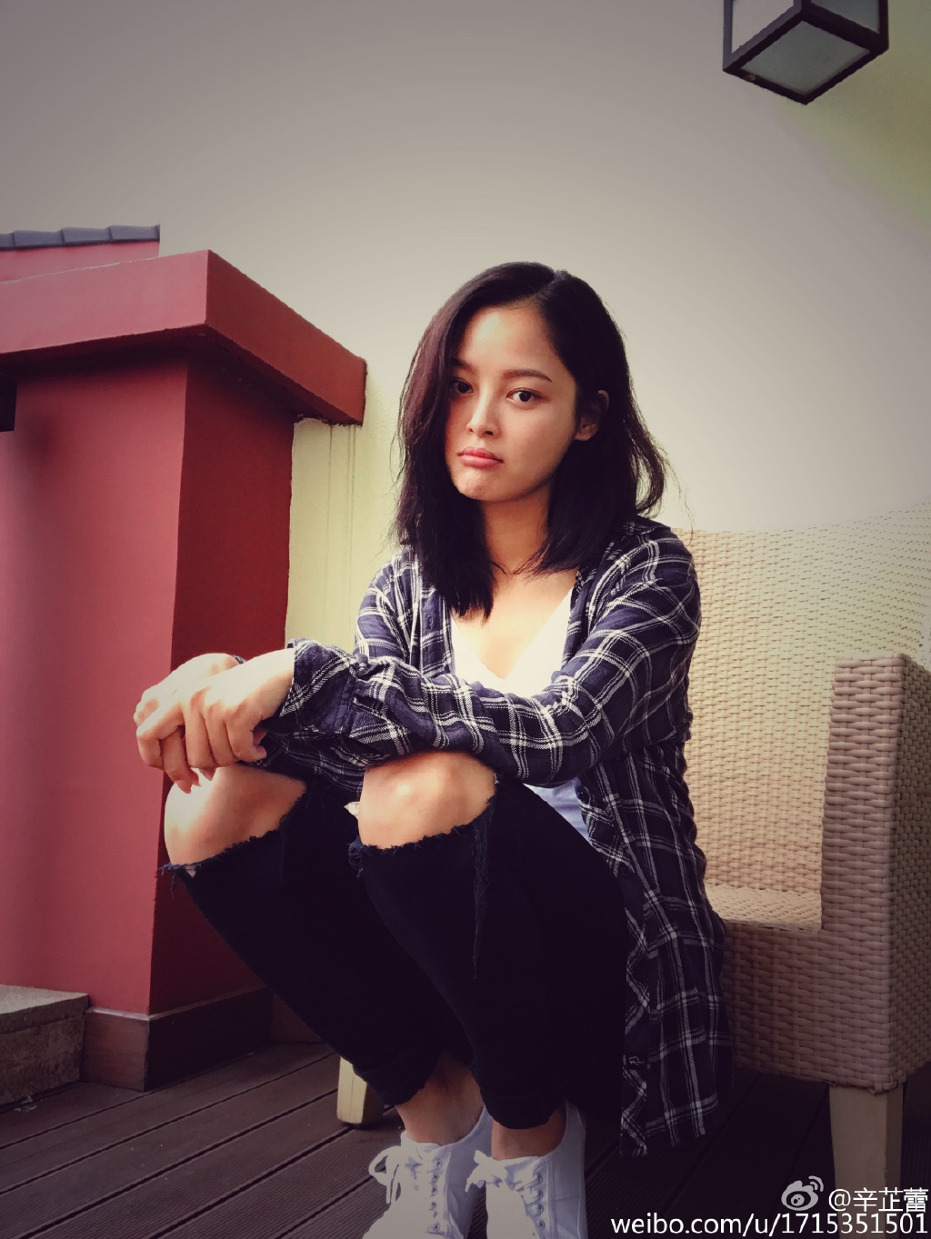 辛芷蕾换了新发型，网友关心的却是她穿了3年的格子衬衫