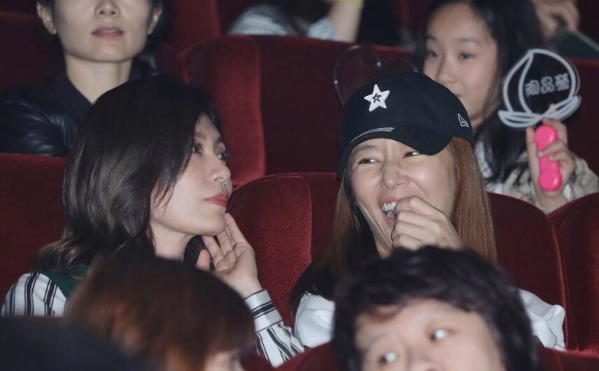 林心如又被拍到素颜丑照，面色蜡黄眼歪嘴斜，网友：有人在黑她