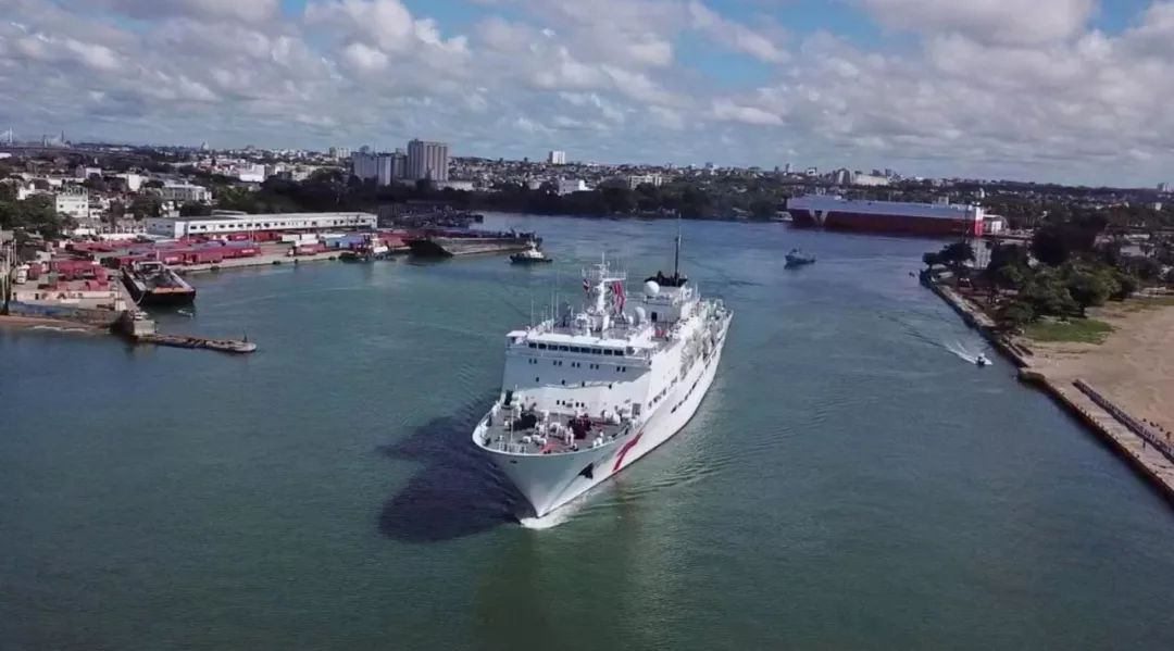 中国海军和平方舟医院船结束对多米尼加友好访问