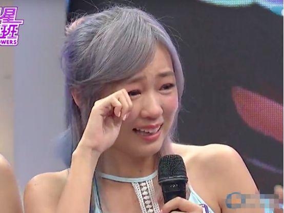 女星泪诉妈妈重男轻女，买房养着全家，仍说女儿不如儿子好！