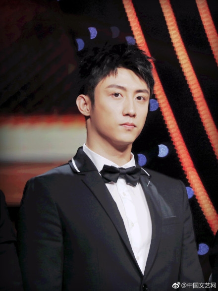 黄景瑜家暴风波后首次公开亮相，神情严肃状态不在线！