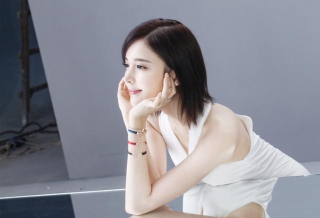 古力娜扎跟前男友亲密视频曝光！懒理风波敬业开工展露笑容