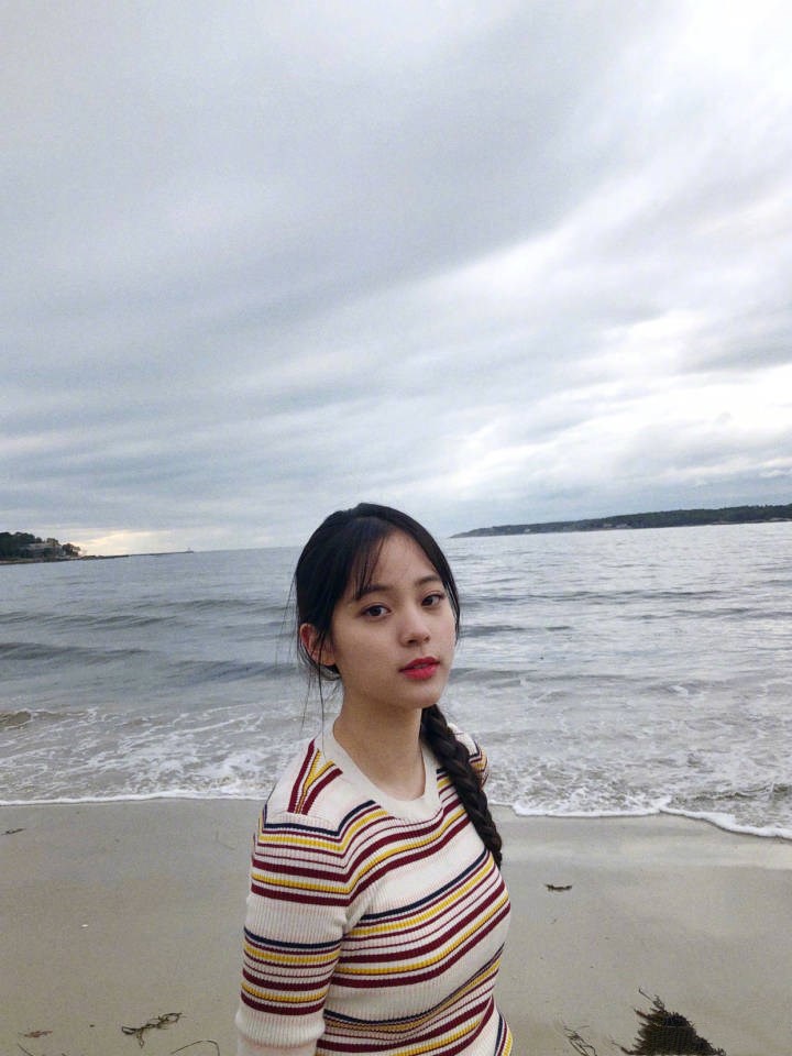 欧阳娜娜香奈儿大片被化成了谈莉娜，网友表示认不出