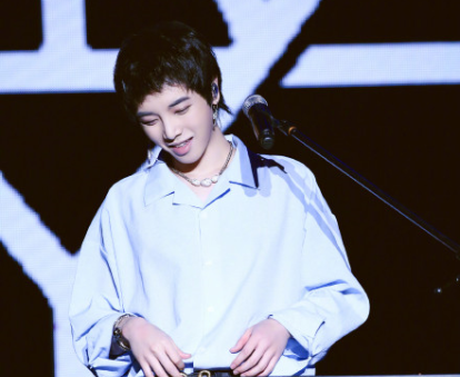 华晨宇经纪人被曝离职 在朋友圈发长文表达感恩之情