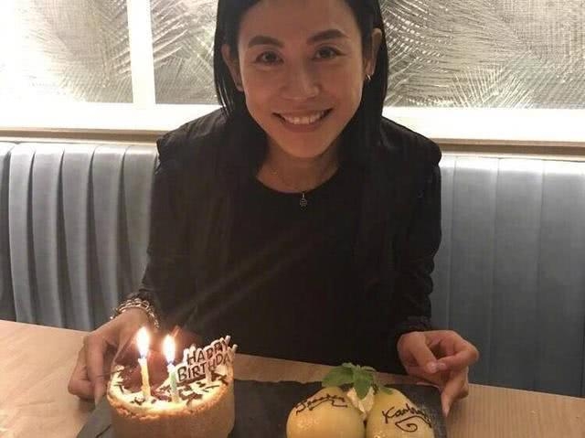 48岁宣萱单身多年，近日买粉色水晶招桃花，希望她早日找到真爱