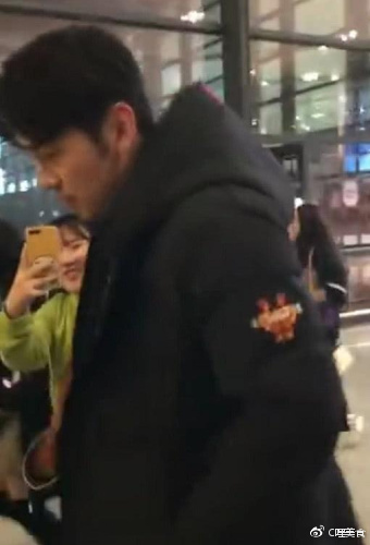 雷佳音被粉丝围堵害怕到仓皇而逃，大头哥哥你以前的自信呢？