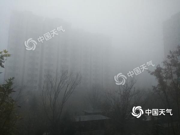 京城今日雾深霾重多条高速封闭 明日冷空气驱霾降温