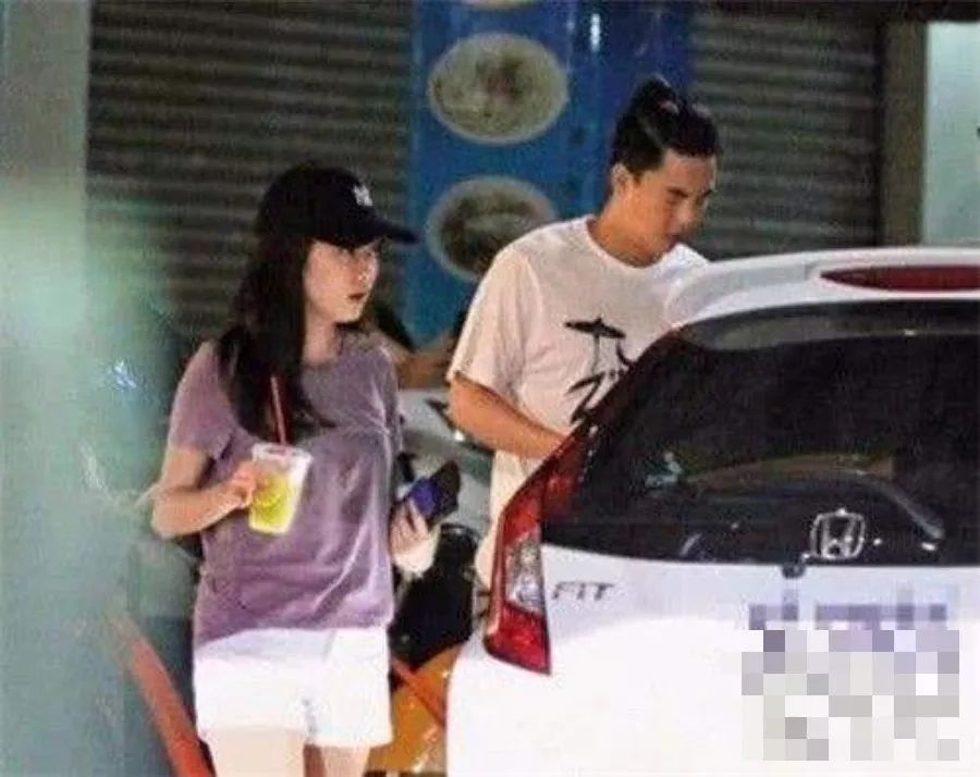 突然宣布结婚，还下跪，被前任伤透了，再也不找圈内人