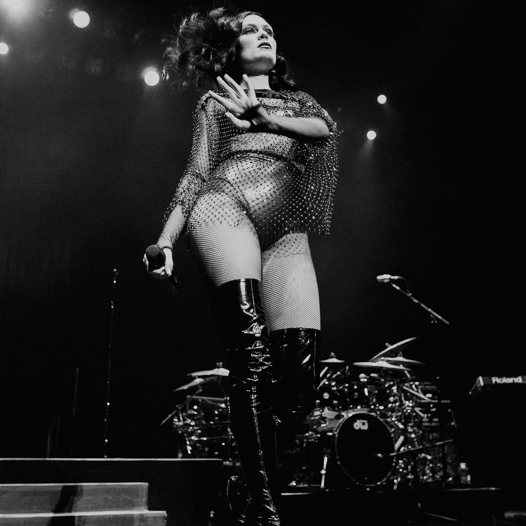 结石姐跟钱老板“恋情”升级，有人急了：小心她会交女朋友！