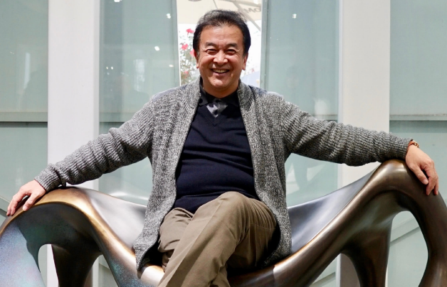 黄宏全家福罕见曝光，25岁女儿颜值超高