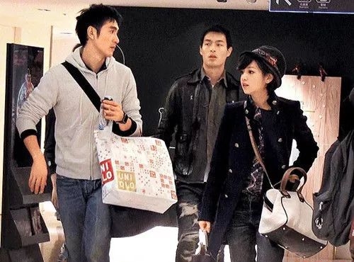 突然宣布结婚，还下跪，被前任伤透了，再也不找圈内人