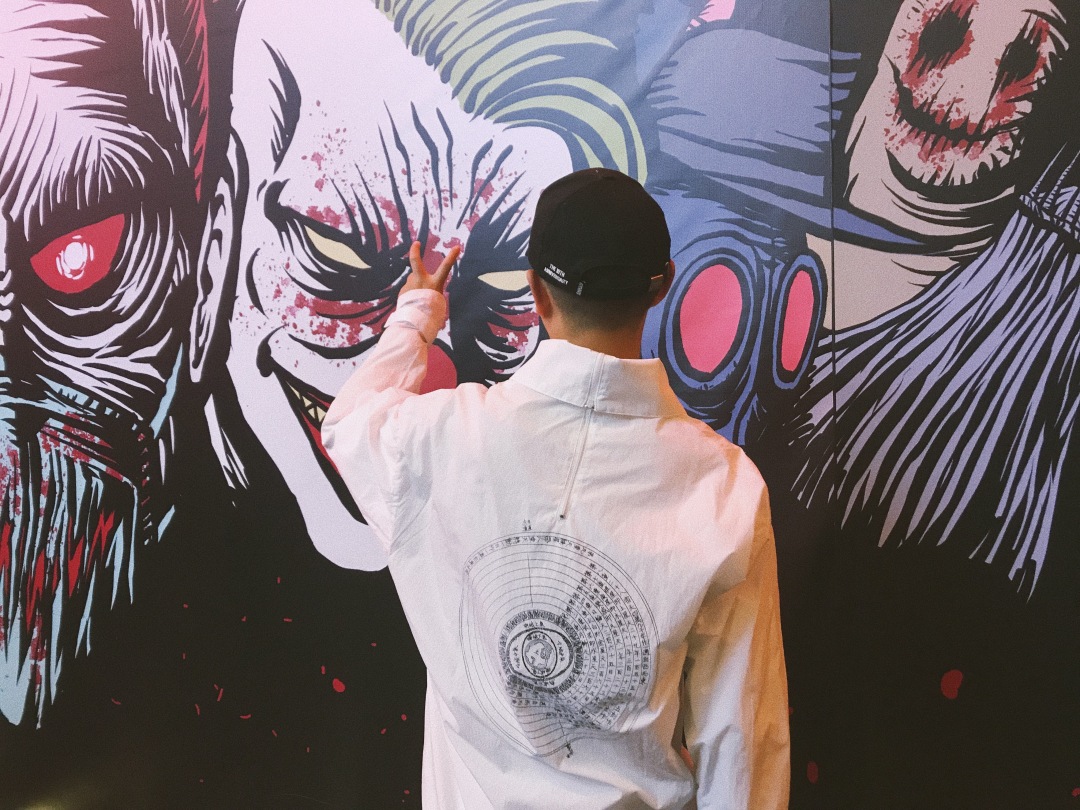 菜市男孩的第一个夜晚，夜店女孩的第一个清晨